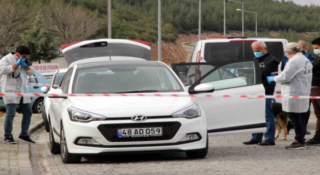 Hastane acil servisi otoparkında araç içinde başında poşetle ölü bulundu