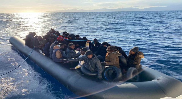 Marmariste 62 düzensiz göçmen kurtarıldı