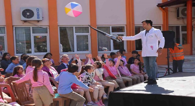 Marmariste 9 okulda bin 361 çocuk eğlenceli bilimle tanıştı