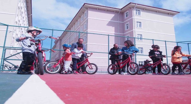 Muğlada depremzede çocuklara bisiklet eğitimi