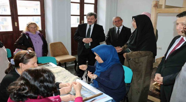 Olgunlaşma Enstitüsü kadın kursiyerleri sertifikalarını aldı