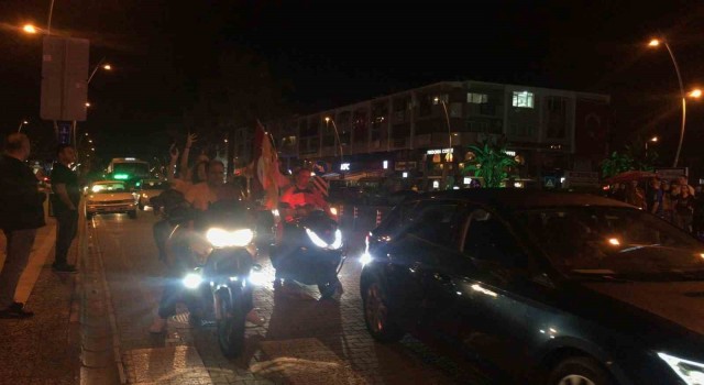 Marmariste Galatasaraylılar sokağa taştı