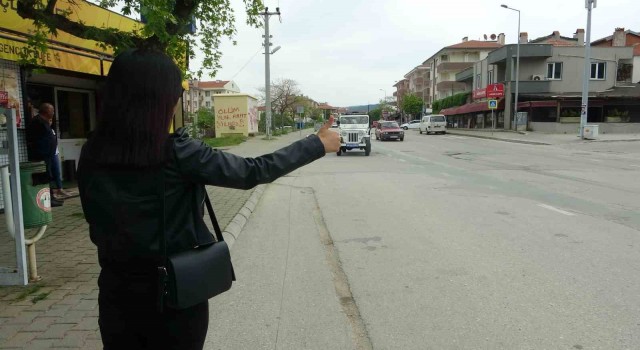 Muğlada otostop çeken öğrenciler nostaljik araç ile farkındalık yaşadı