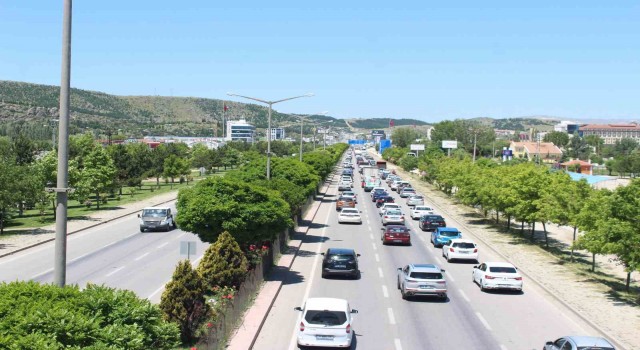 Afyonkarahisarda kavşak noktalarda trafik yoğunluğu