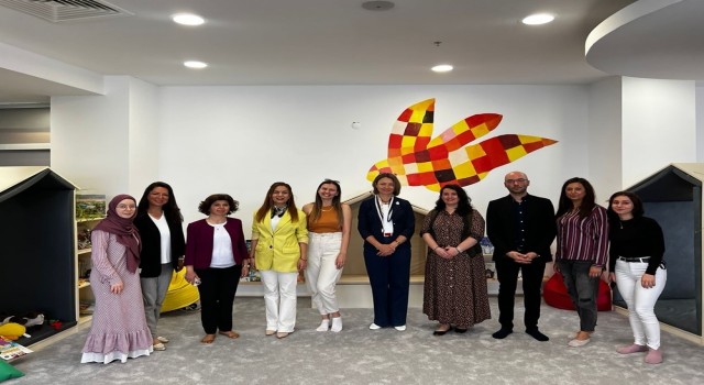 Bebek ve Çocuk Kütüphanesi, depremzede aileleri ve minik kaşifleri ağırladı