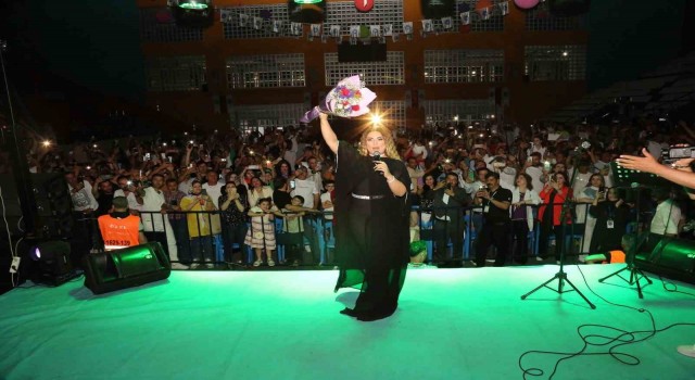 Vanda Azeri sanatçılar Şebnem Tovuzlu ile Ali Pormehr rüzgarı