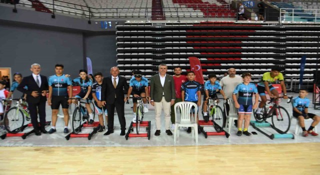 Antalya spor okulları törenle açıldı