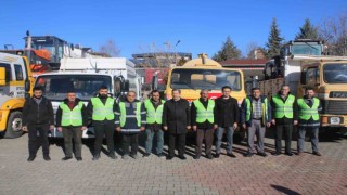 Kovancılardan deprem bölgesine araç ve personel desteği
