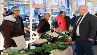 Başkan Gümüş köylü pazarında kadın üreticilerle görüştü