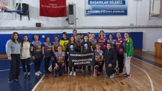 Köyceğiz veteran kadın voleybol takımı turnuvaya farkındalık kattı