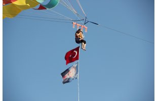 AK PARTİ MARMARİS KADIN KOLLARI BAŞKANI ELMAS BOZKIR'DAN  FARKINDALIK ÖRNEĞİ