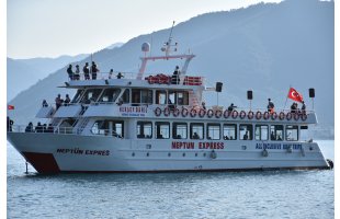 İranlı turistler İzmir Marşı'yla eğlendi